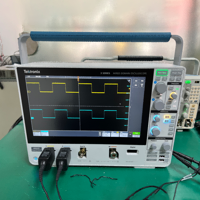 Tektronix MDO32 混合域示波器